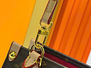 Louis Vuitton x Takashi Murakami OnTheGo BB Bag Monogram 15 x 8.5 x 18 cm - 3