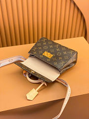Louis Vuitton LV x YK Cluny Mini  Monogram Canvas 16 x 7.5 x 20 cm - 4