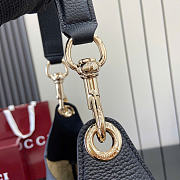 Gucci B medium shoulder bag - Black soft grainy leather 49cm - 4