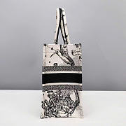 Small Dior Book Tote Latte and Black Toile de Jouy Zodiac Embroidery 26.5 x 22 x 14 cm - 6