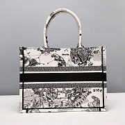Small Dior Book Tote Latte and Black Toile de Jouy Zodiac Embroidery 26.5 x 22 x 14 cm - 2