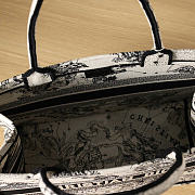 Medium Dior Book Tote Latte and Black Dior Zodiac Embroidery 36 x 27.5 x 16.5 cm - 5