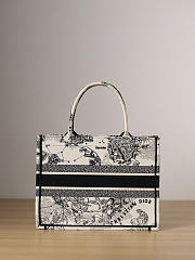 Medium Dior Book Tote Latte and Black Dior Zodiac Embroidery 36 x 27.5 x 16.5 cm - 2