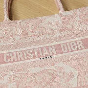 Medium Dior Book Tote Ecru and Pink Toile de Jouy Embroidery 36 x 27.5 x 16.5 cm - 4