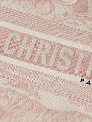 Medium Dior Book Tote Ecru and Pink Toile de Jouy Embroidery 36 x 27.5 x 16.5 cm - 2