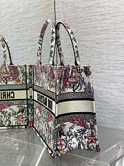 Medium Dior Book Tote Latte Embroidery with Multicolor Dior Cabinet de la Mer Motif 36 x 27.5 x 16.5 cm - 5