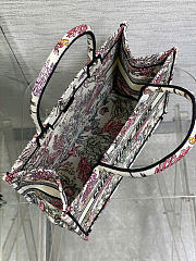 Medium Dior Book Tote Latte Embroidery with Multicolor Dior Cabinet de la Mer Motif 36 x 27.5 x 16.5 cm - 4