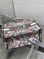 Medium Dior Book Tote Latte Embroidery with Multicolor Dior Cabinet de la Mer Motif 36 x 27.5 x 16.5 cm - 2