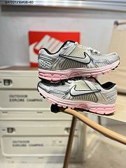 Nike Zoom Vomero 5 ‘Photon Dust Pink Form’ HF1877-001 - 2