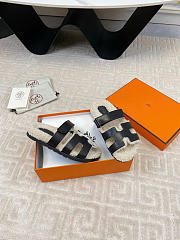 Hermes Chypre Noir/Ecru Calfskin Wool H222865Z - 3