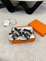 Hermes Chypre Noir/Ecru Calfskin Wool H222865Z - 4