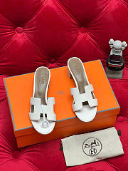 Hermes Oasis Blanc Calfskin H071002Z - 5