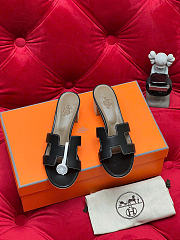 Hermes Oasis Noir Calfskin H071002Z - 4