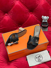 Hermes Oasis Noir Calfskin H071002Z - 2