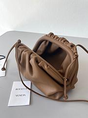Bottega Veneta The Pouch 20 Butter Calf Camel 22*13*5cm - 3