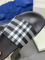 Burberry - Check Black Slides - 2