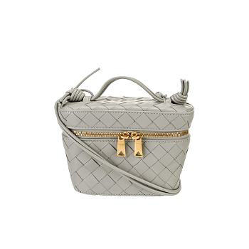 Bottega Veneta Lambskin Crossbody Bag 18x12x8cm