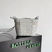 Bottega Veneta Lambskin Crossbody Bag 18x12x8cm - 3