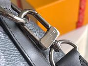 Louis Vuitton Keepall Bandoulière 25 Mon Monogram Monogram Eclipse Canvas 25x15x11cm - 4