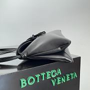 BOTTEGA VENETA Smooth Calfskin Medium Liberta Shoulder Bag Black 30x20x8cm - 2