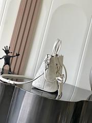 Louis Vuitton Mahina Blossom PM M11842 White 20x20x12.5cm - 5