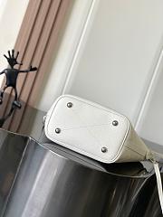 Louis Vuitton Mahina Blossom PM M11842 White 20x20x12.5cm - 4