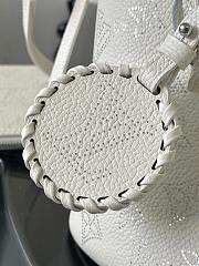 Louis Vuitton Mahina Blossom PM M11842 White 20x20x12.5cm - 3
