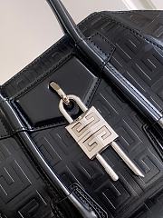 Givenchy Antigona Mini Lock Bag in Black 20x22x13cm - 3