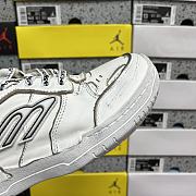 Balenciaga Hamptons 3B Sports Icon leather sneakers in white 841763WCURS9000 - 4