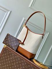 Louis Vuitton Low Key Hobo PM Ecru/Cognac 24x28x16cm - 3