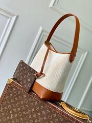 Louis Vuitton Low Key Hobo PM Ecru/Cognac 24x28x16cm - 2