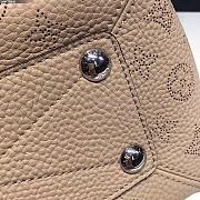 Louis Vuitton Tote Babylone Chain Monogram Mahina BB Galet 27x23x13cm - 3