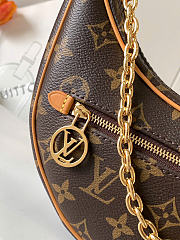 Louis Vuitton Loop Handbag Monogram Brown 23x13x6cm - 2