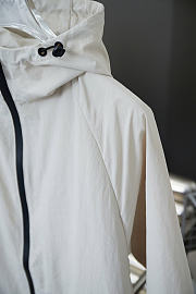 Burberry Cropped Nylon Hooded Jacket Salt 80903961 - 3