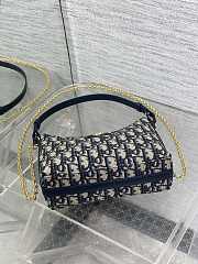 Dior 30 Montaigne Diorling Mini Bag with Chain Blue Dior Oblique Jacquard S4309UTZQ_M928 21 x 17 x 7 cm - 2