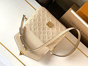 Louis Vuitton Pochette Métis Creme M46552 25 x 19 x 7 cm - 4