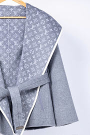 Louis Vuitton Reversible Short Hooded Wrap Coat Mouse Grey 1AJESW - 3