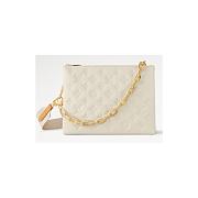 Louis Vuitton Coussin PM Creme M21262 26 x 20 x 12 cm - 1