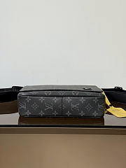 Louis Vuitton District PM Monogram Eclipse M46255 26 x 20 x 7 cm - 6