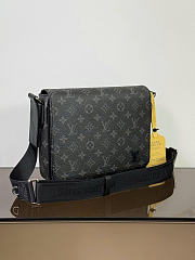 Louis Vuitton District PM Monogram Eclipse M46255 26 x 20 x 7 cm - 5