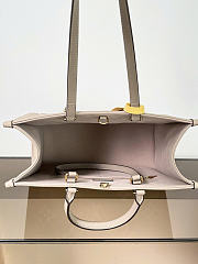 Louis Vuitton OnTheGo MM Tourterelle/Crème Bicolor Monogram Empreinte Leather M45494 35 x 27 x 14 cm - 6