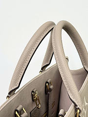 Louis Vuitton OnTheGo MM Tourterelle/Crème Bicolor Monogram Empreinte Leather M45494 35 x 27 x 14 cm - 5