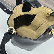 LOEWE mini sac seau Pebble en cuir Black 22937858 7.5