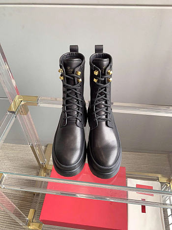 Valentino Black Leather Roman Stud Combat Boots WS0Q03BEK_0NO