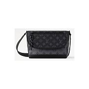 Louis Vuitton Pulse Messenger Monogram Eclipse M12681 26.6 x 17 x 11 cm - 1