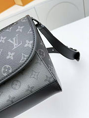Louis Vuitton Pulse Messenger Monogram Eclipse M12681 26.6 x 17 x 11 cm - 6