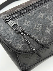 Louis Vuitton Pulse Messenger Monogram Eclipse M12681 26.6 x 17 x 11 cm - 3