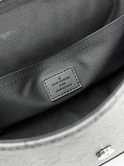 Louis Vuitton Pulse Messenger Monogram Eclipse M12681 26.6 x 17 x 11 cm - 2