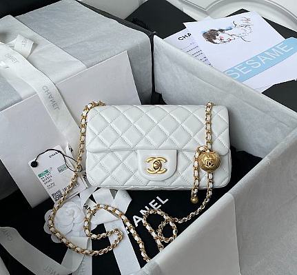Chanel Mini Flap Bag Global Chain White Size 20 cm - 1
