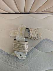 Dior Dway slides in white and gold - 2